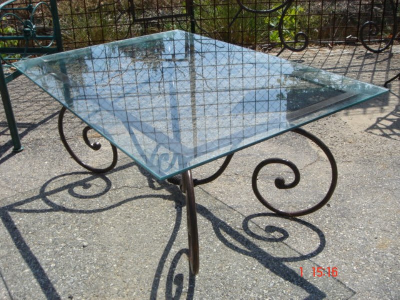 Table basse volute avec plateau en verre trempé 12
