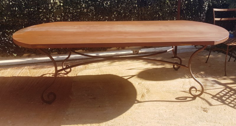 Table Ovale en fer forgé model tout fer (pied volu