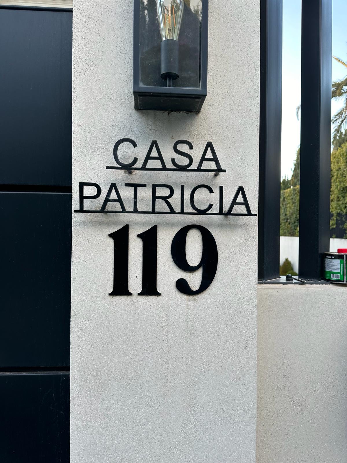 casa patricia selon police d'écriture, découpe las